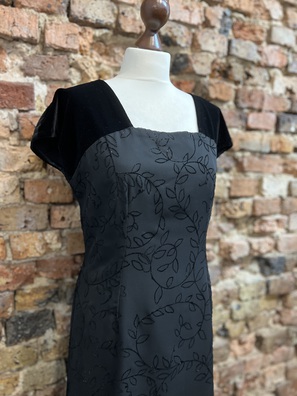Czarna sukienka we wzór liści , rozmiar M L