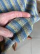 Spódnica vintage szyta na miarę – rozpinana na guziki, kieszenie, podszewka wiskozowa, zielono-niebieskie pasy, rozmiar L (3)