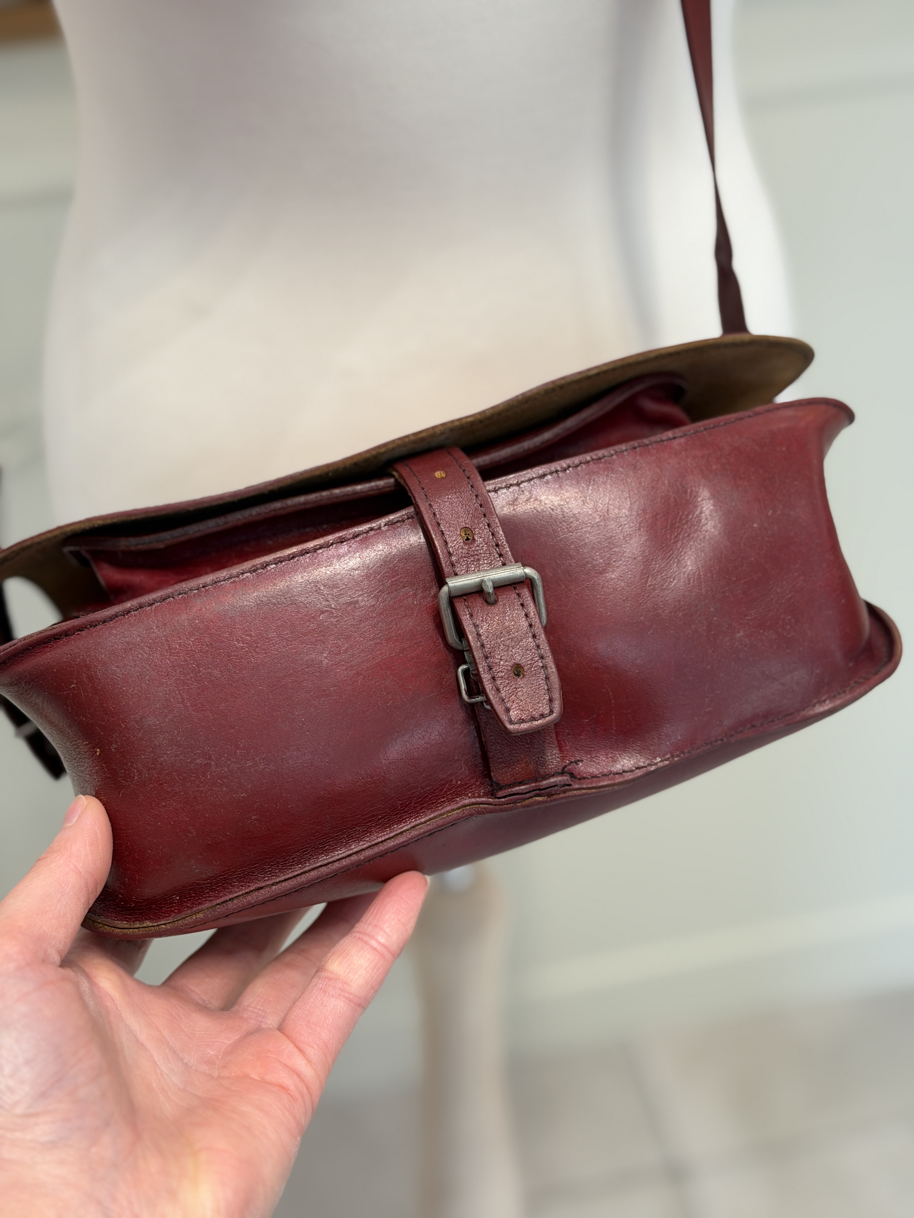 Skórzana torba vintage bordo z regulowanym paskiem | Naturalna skóra | Lata 80. (5)