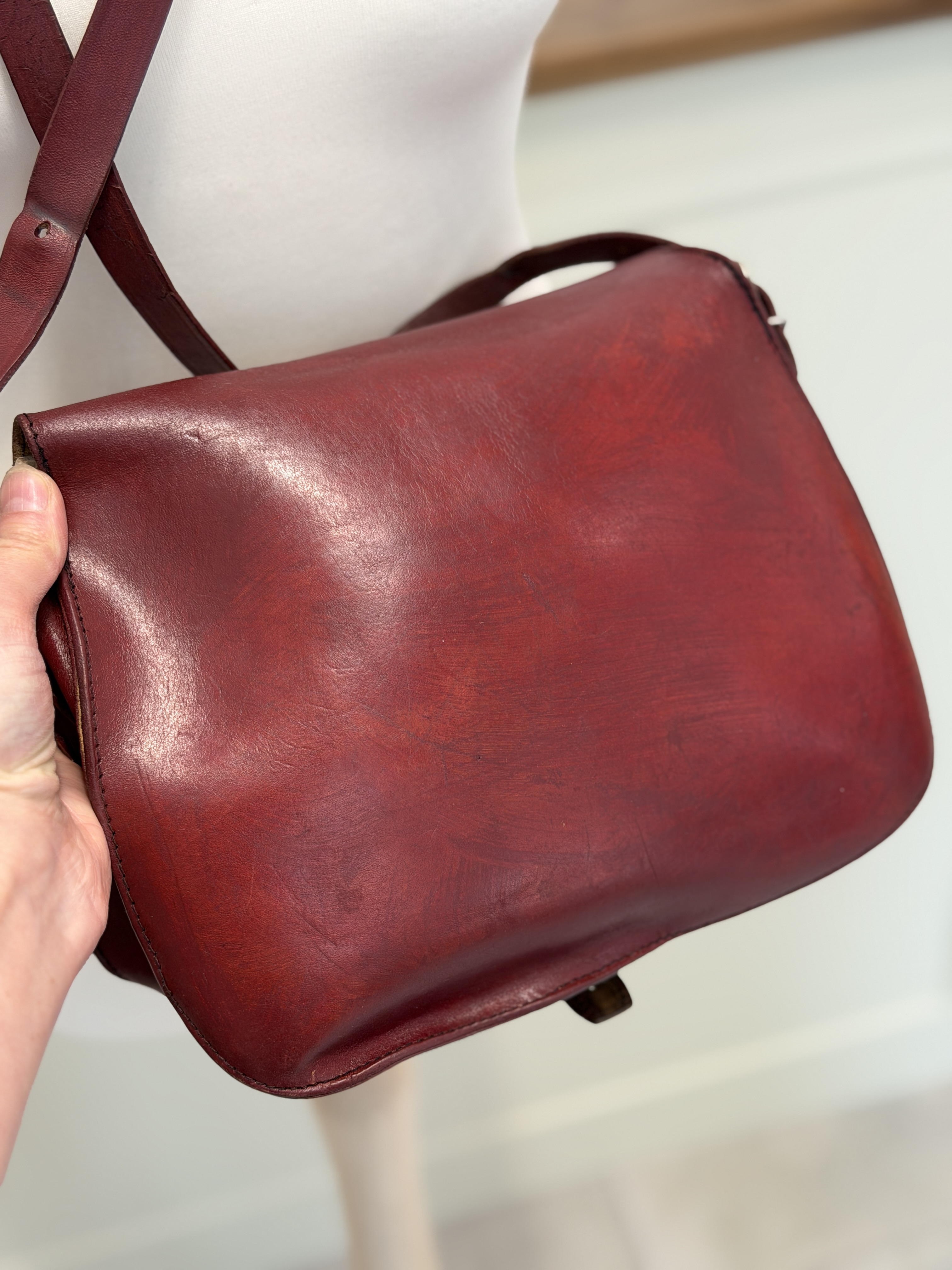 Skórzana torba vintage bordo z regulowanym paskiem | Naturalna skóra | Lata 80. (6)