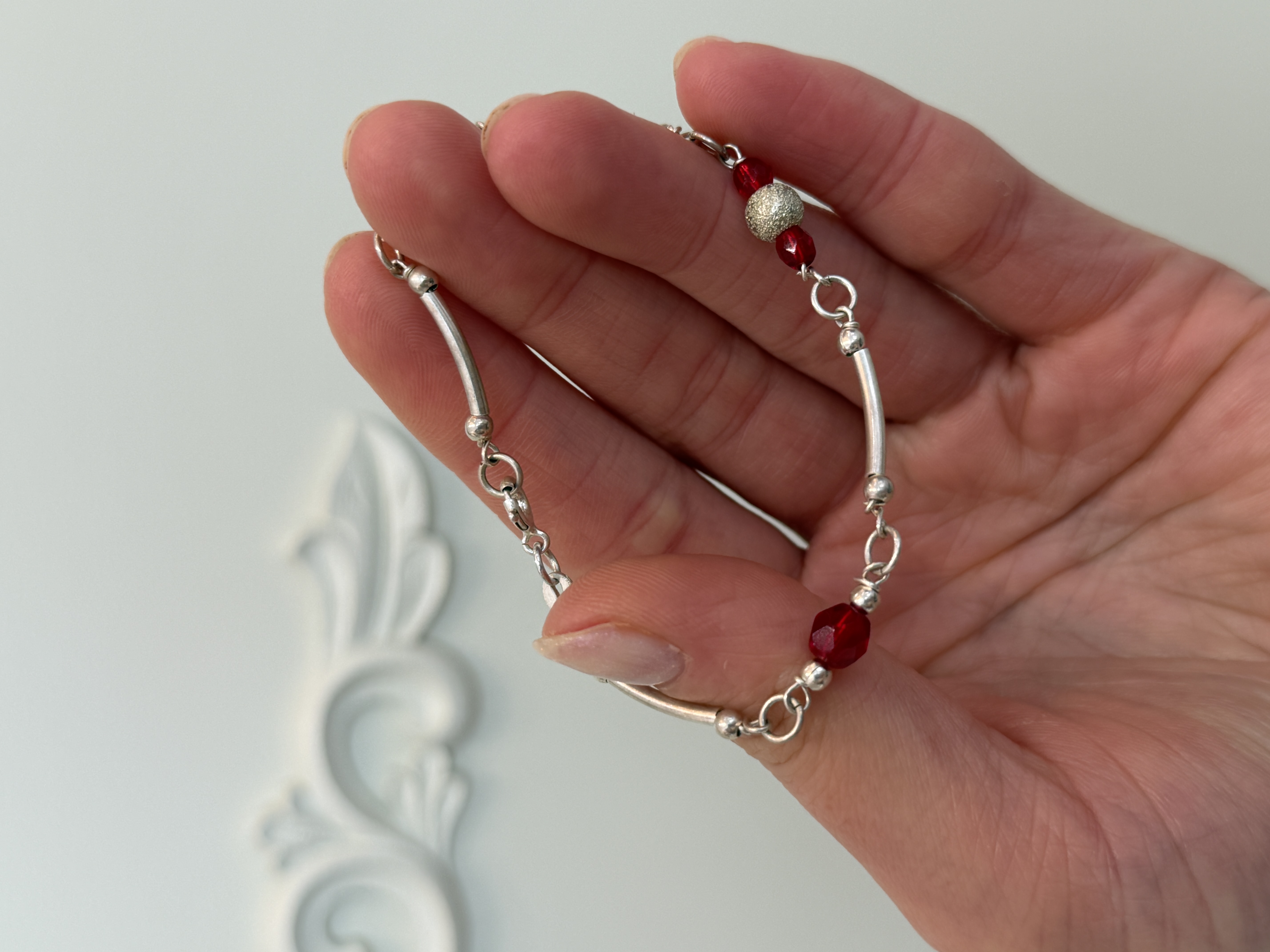 Włoska srebrna bransoletka 925 z czerwonymi kryształkami – Made in Italy 18,5 cm