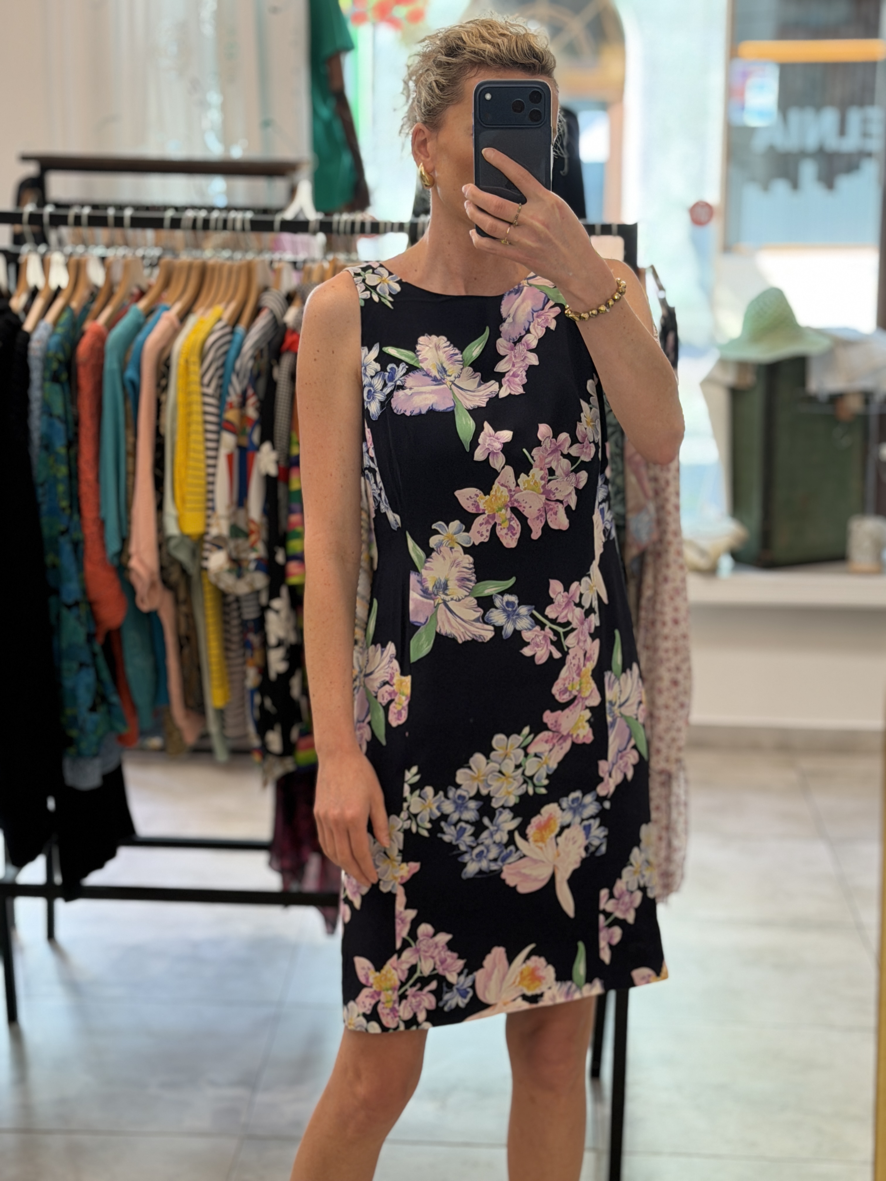 Jedwabna sukienka Laurèl w kwiaty 100% jedwab granatowa midi z odkrytymi plecami M/L (9)