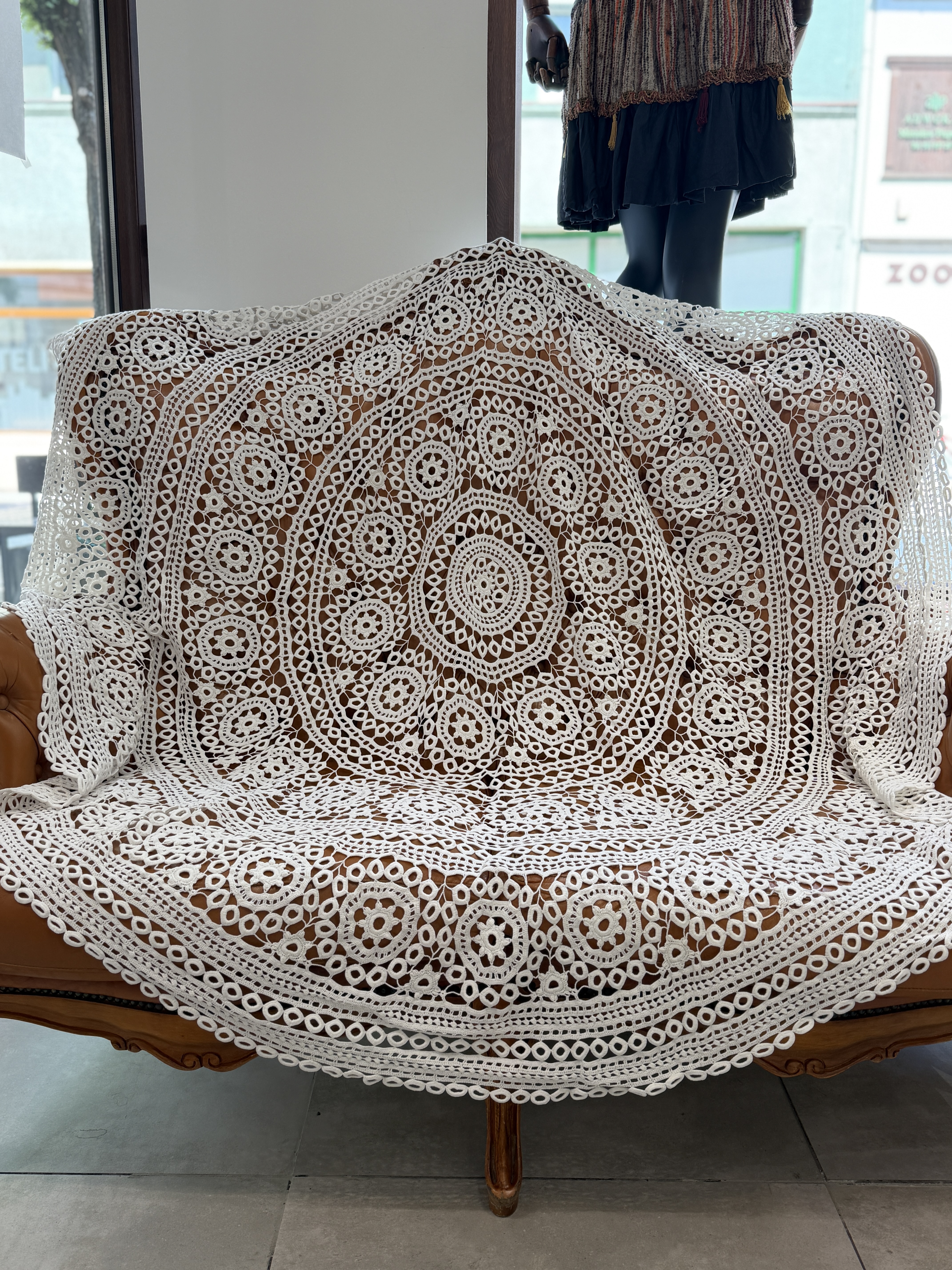 Duży okrągły obrus koronkowy vintage ręcznie wykonany 172 cm ecru (2)