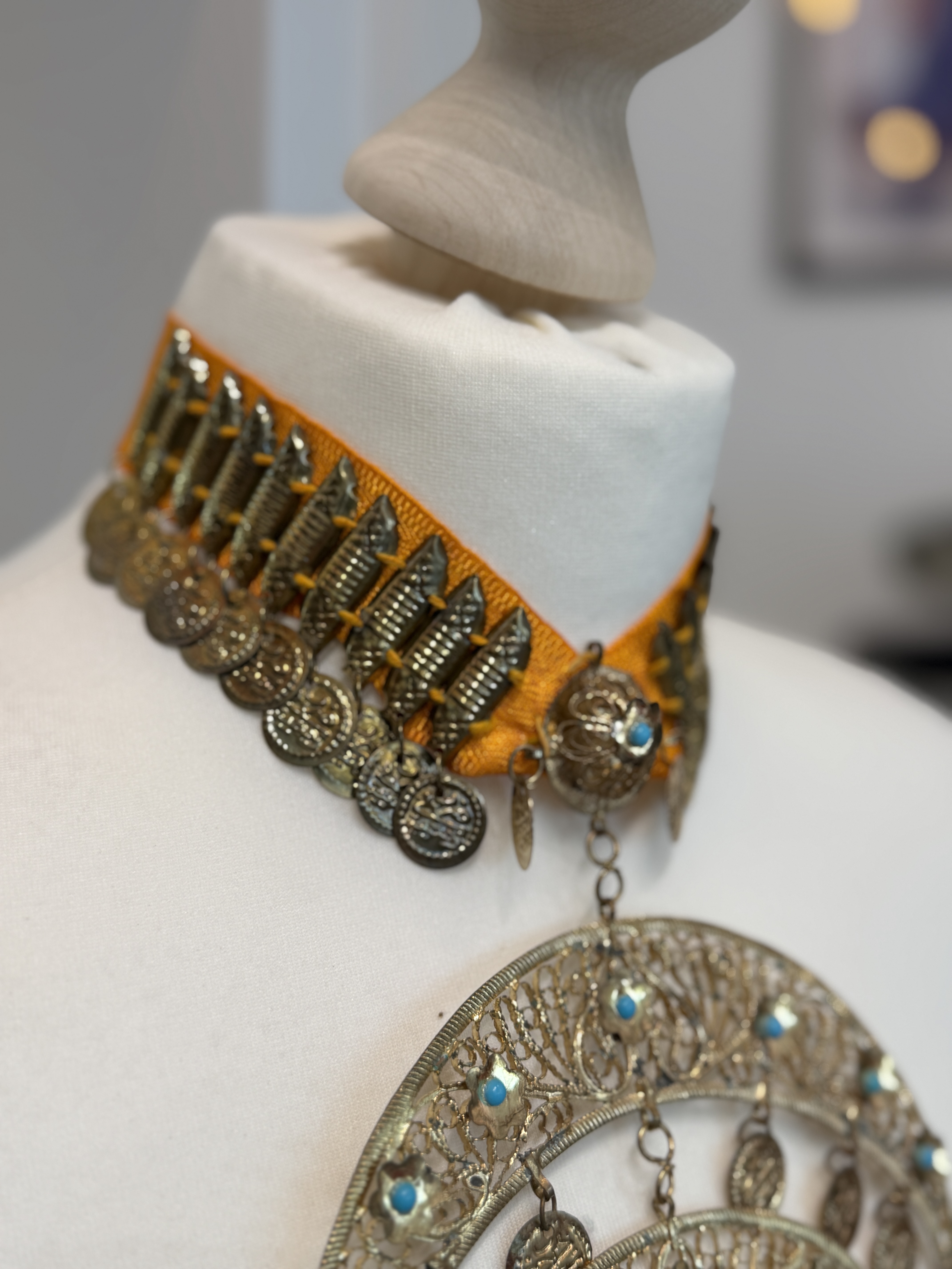 Duży naszyjnik choker etniczny boho tribal z monetami i turkusami (2)