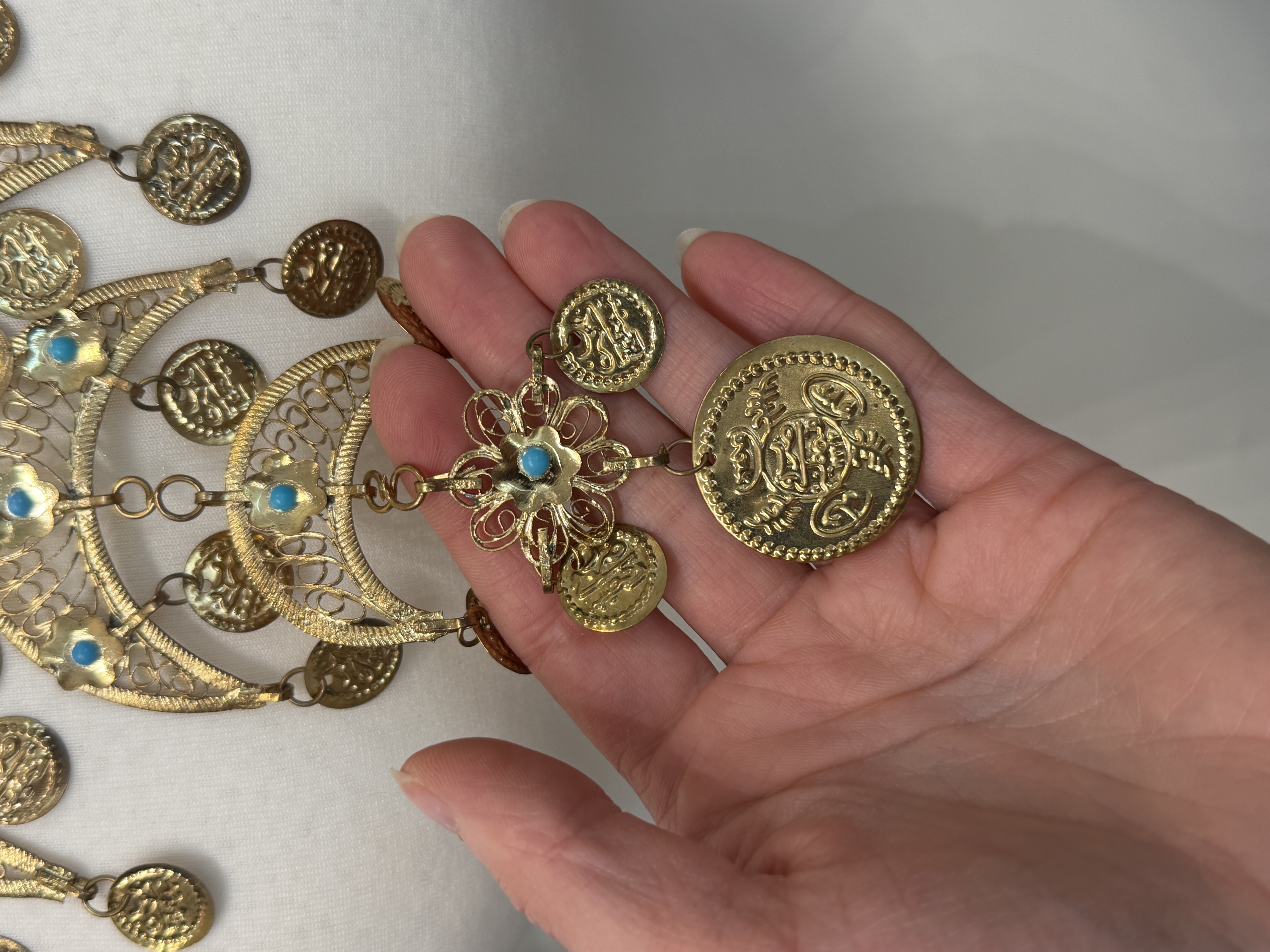 Duży naszyjnik choker etniczny boho tribal z monetami i turkusami (5)