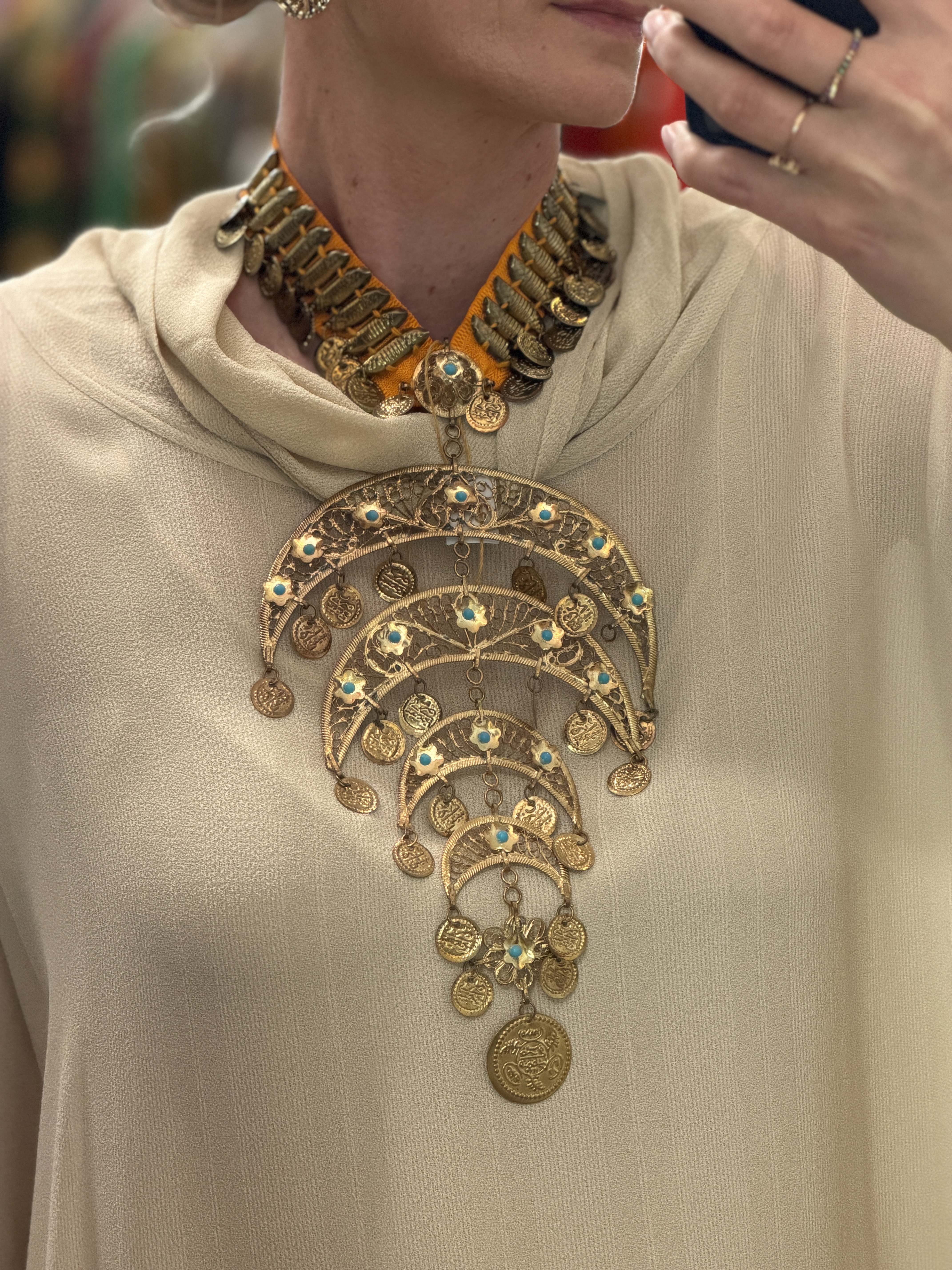 Duży naszyjnik choker etniczny boho tribal z monetami i turkusami (8)