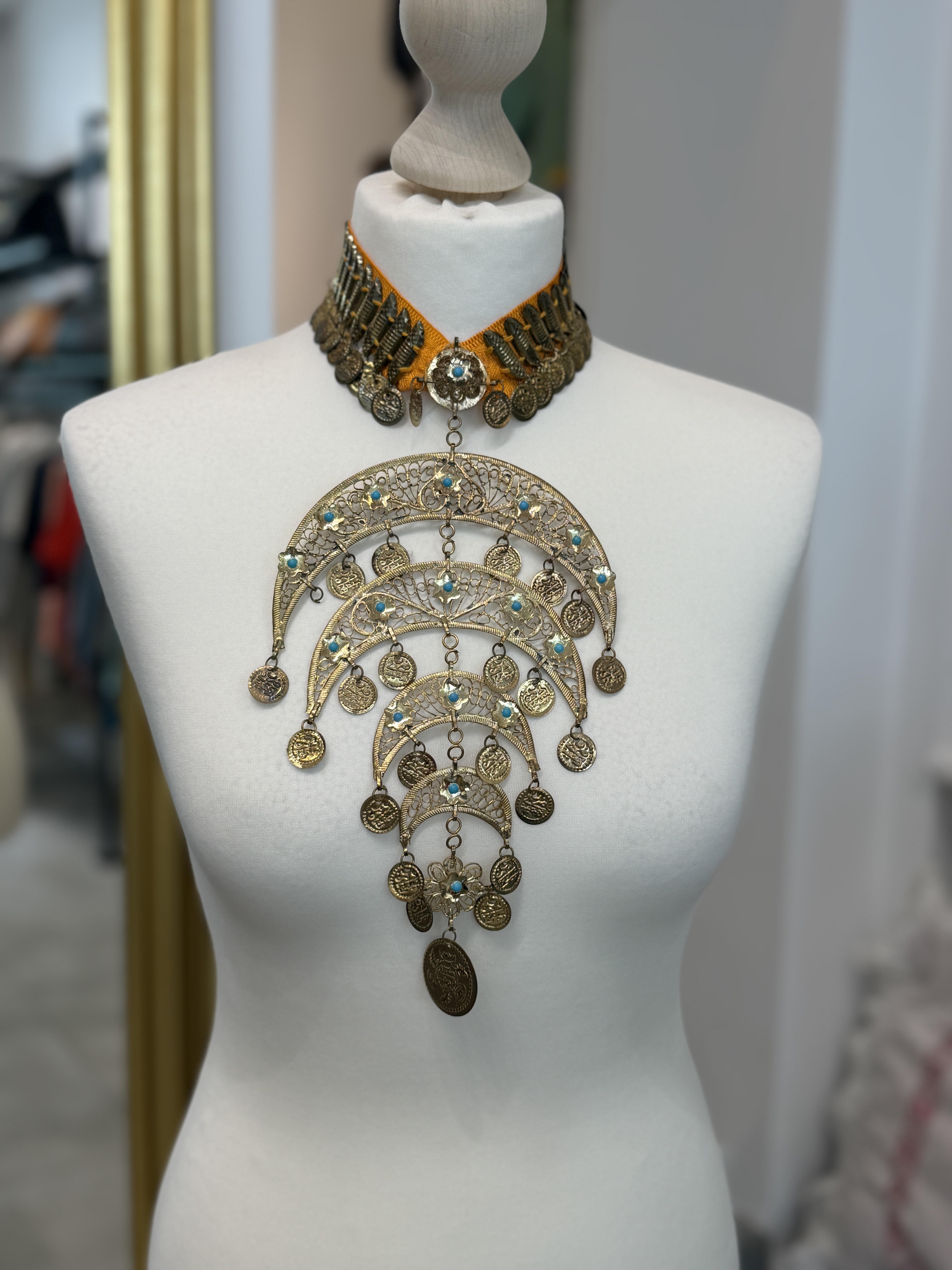 Duży naszyjnik choker etniczny boho tribal z monetami i turkusami