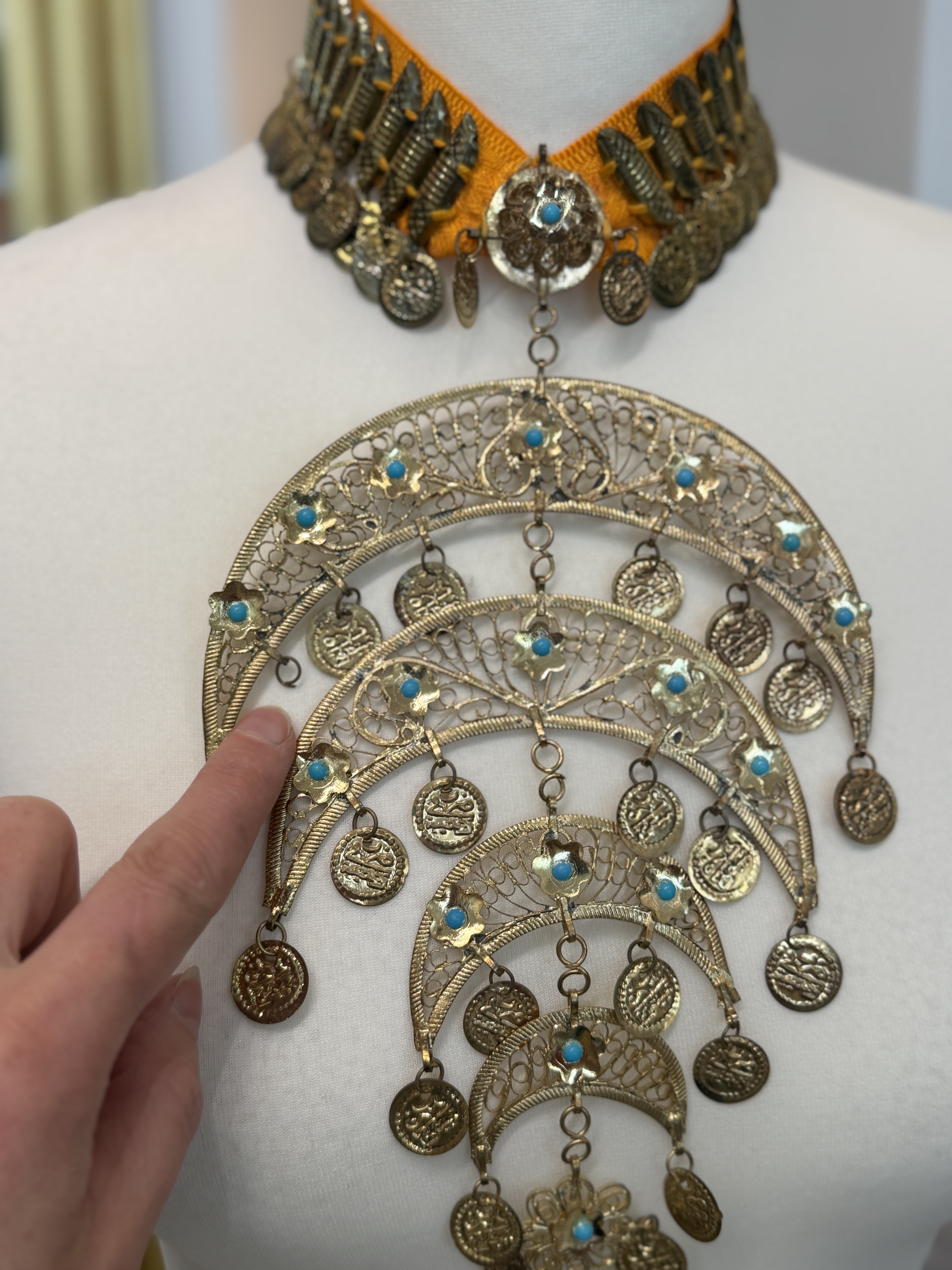 Duży naszyjnik choker etniczny boho tribal z monetami i turkusami (6)