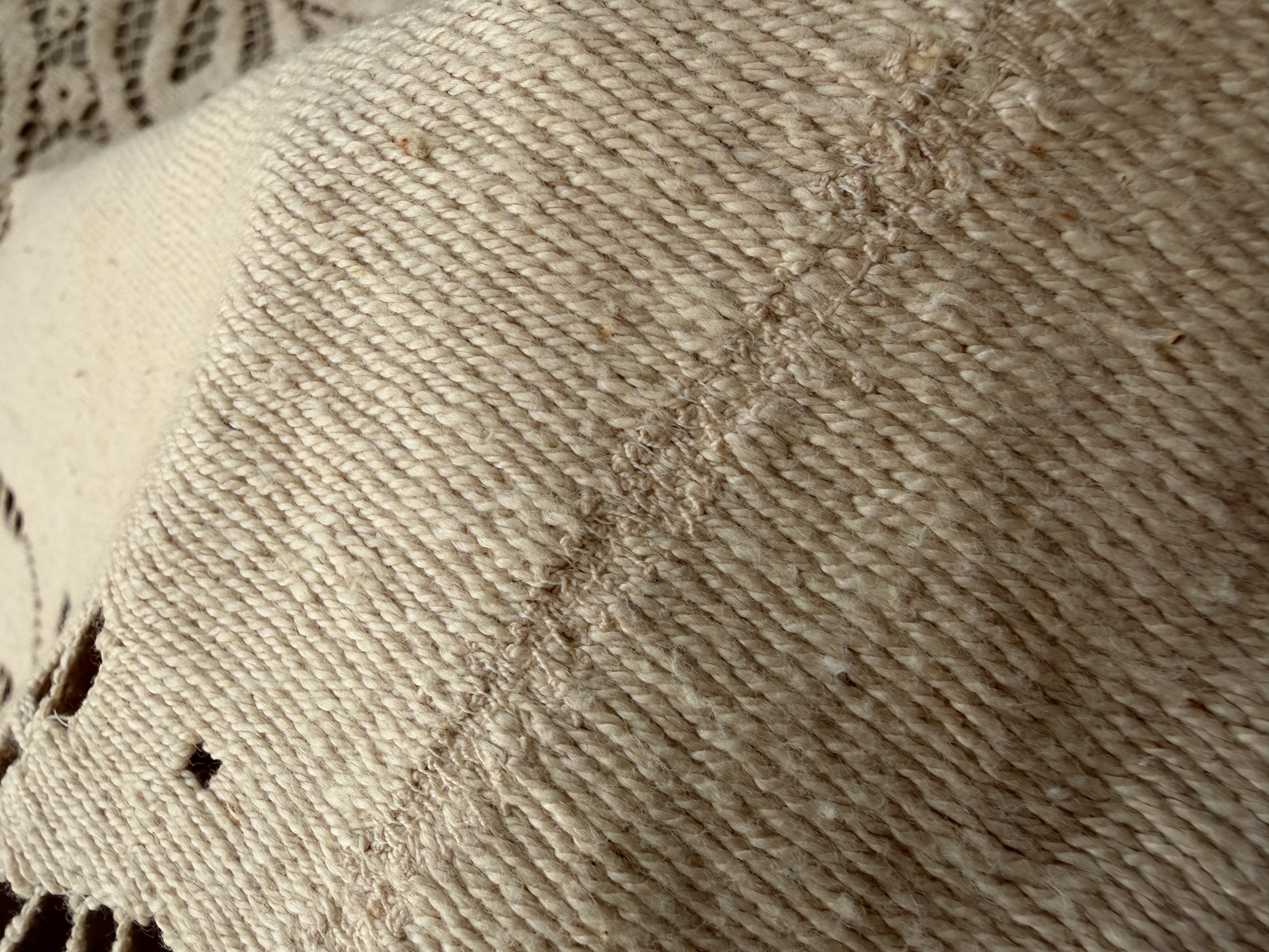Antyczna ręcznie wykonana narzuta koronkowa, obrus filet ecru 280 × 240 cm lata 20.–40. XX wieku (14)