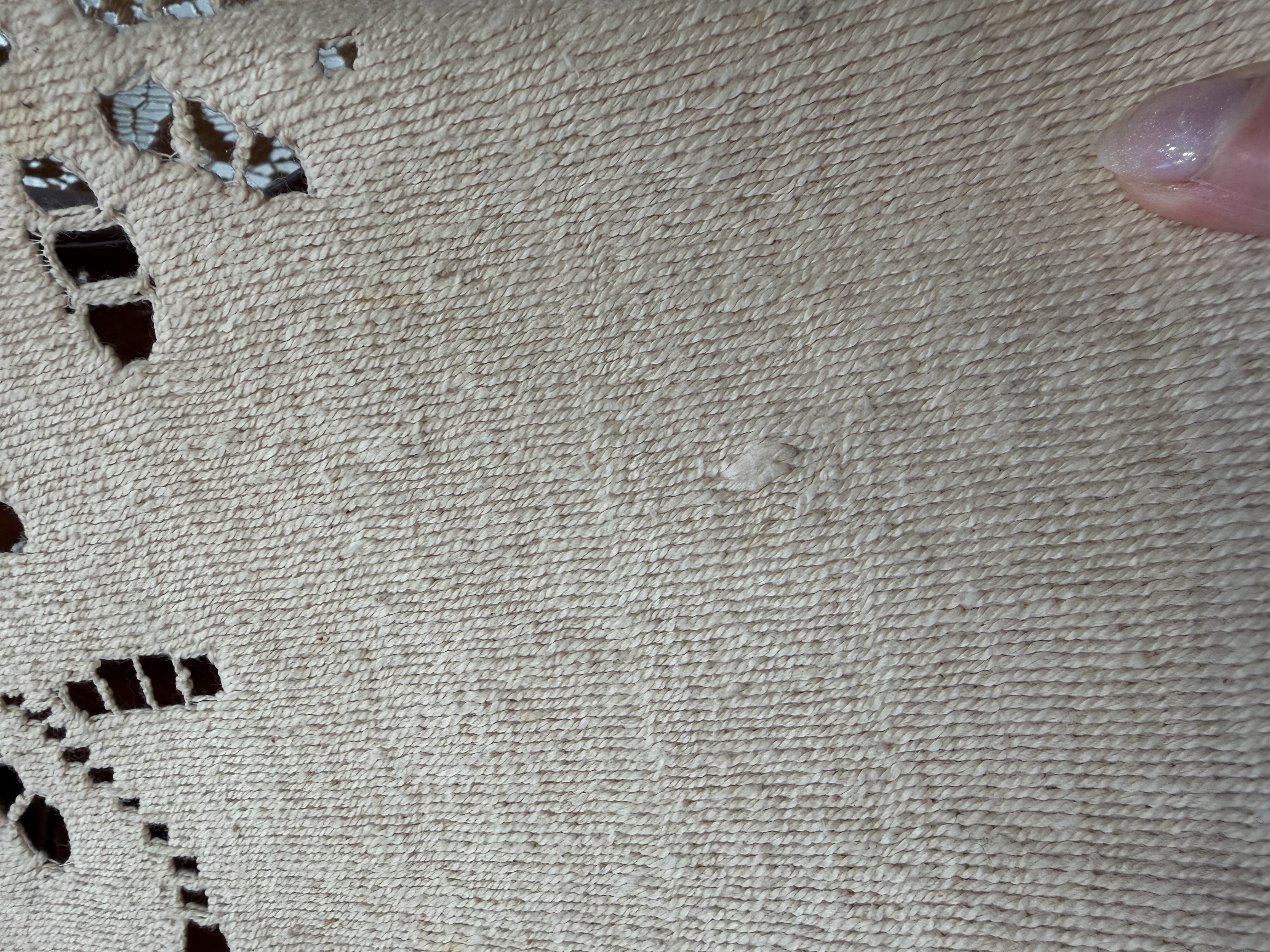 Antyczna ręcznie wykonana narzuta koronkowa, obrus filet ecru 280 × 240 cm lata 20.–40. XX wieku (12)