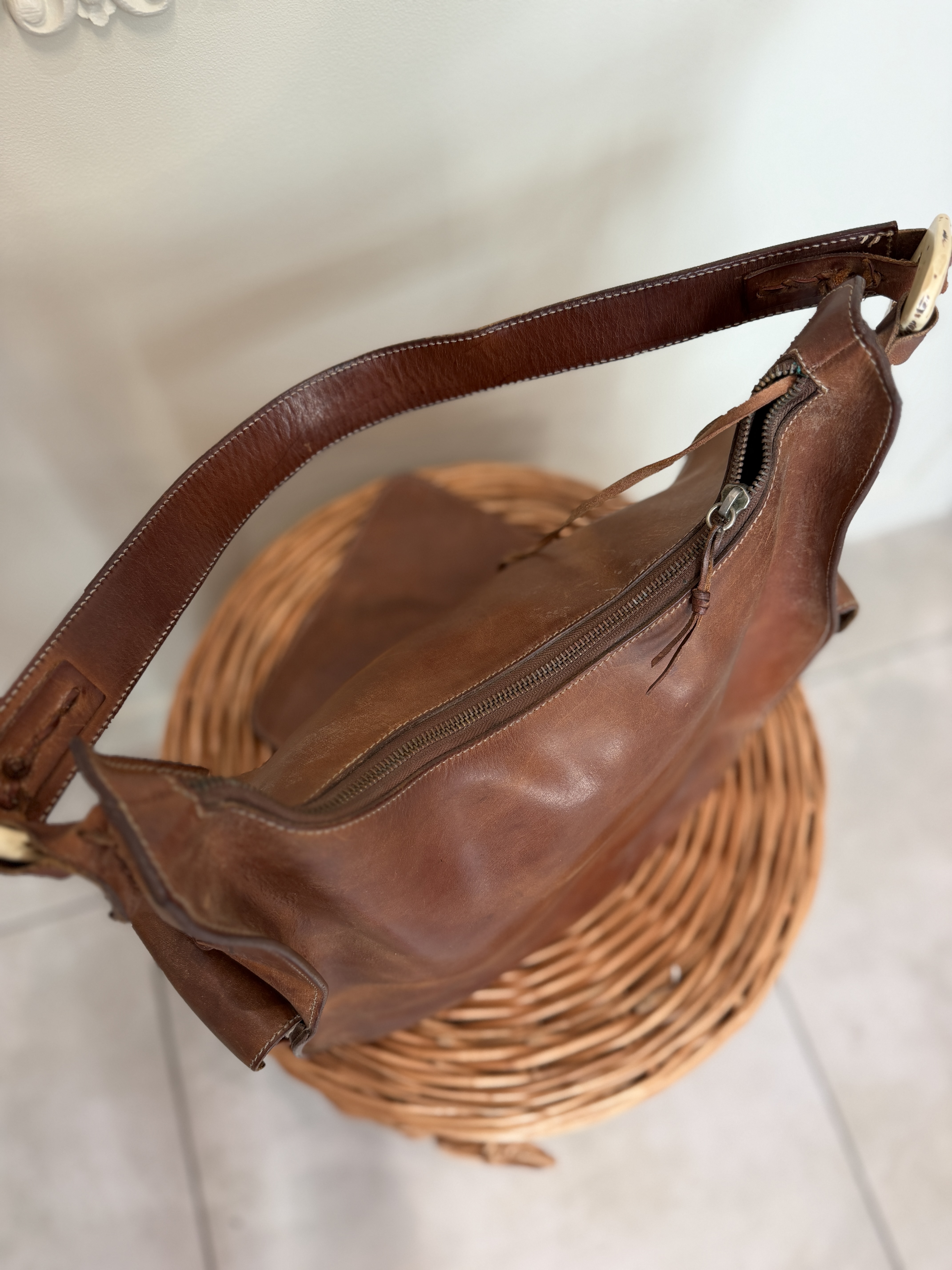 Vintage Byblos skórzana torebka hobo brązowa Made in Italy lata 90. (11)