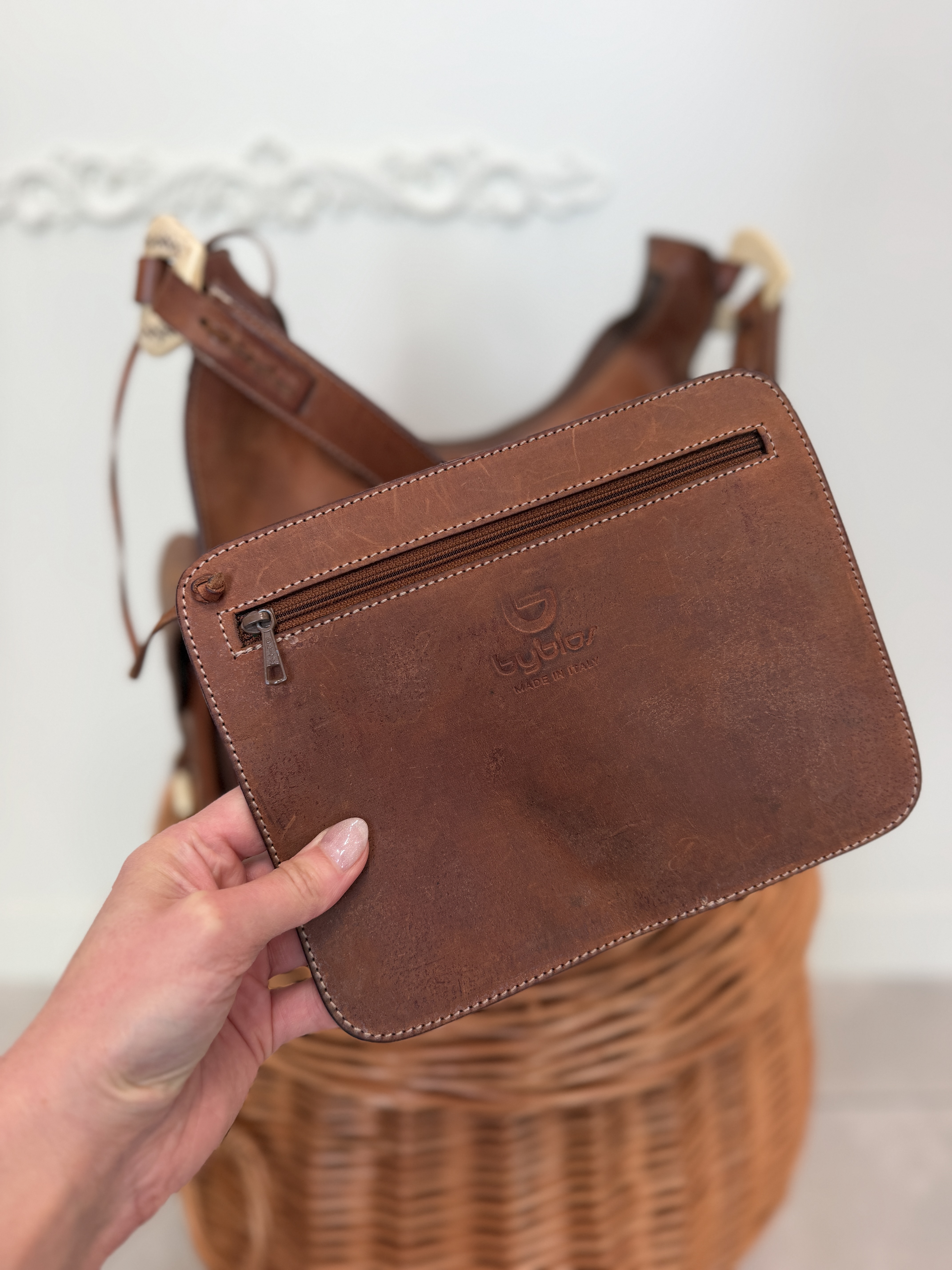 Vintage Byblos skórzana torebka hobo brązowa Made in Italy lata 90. (4)