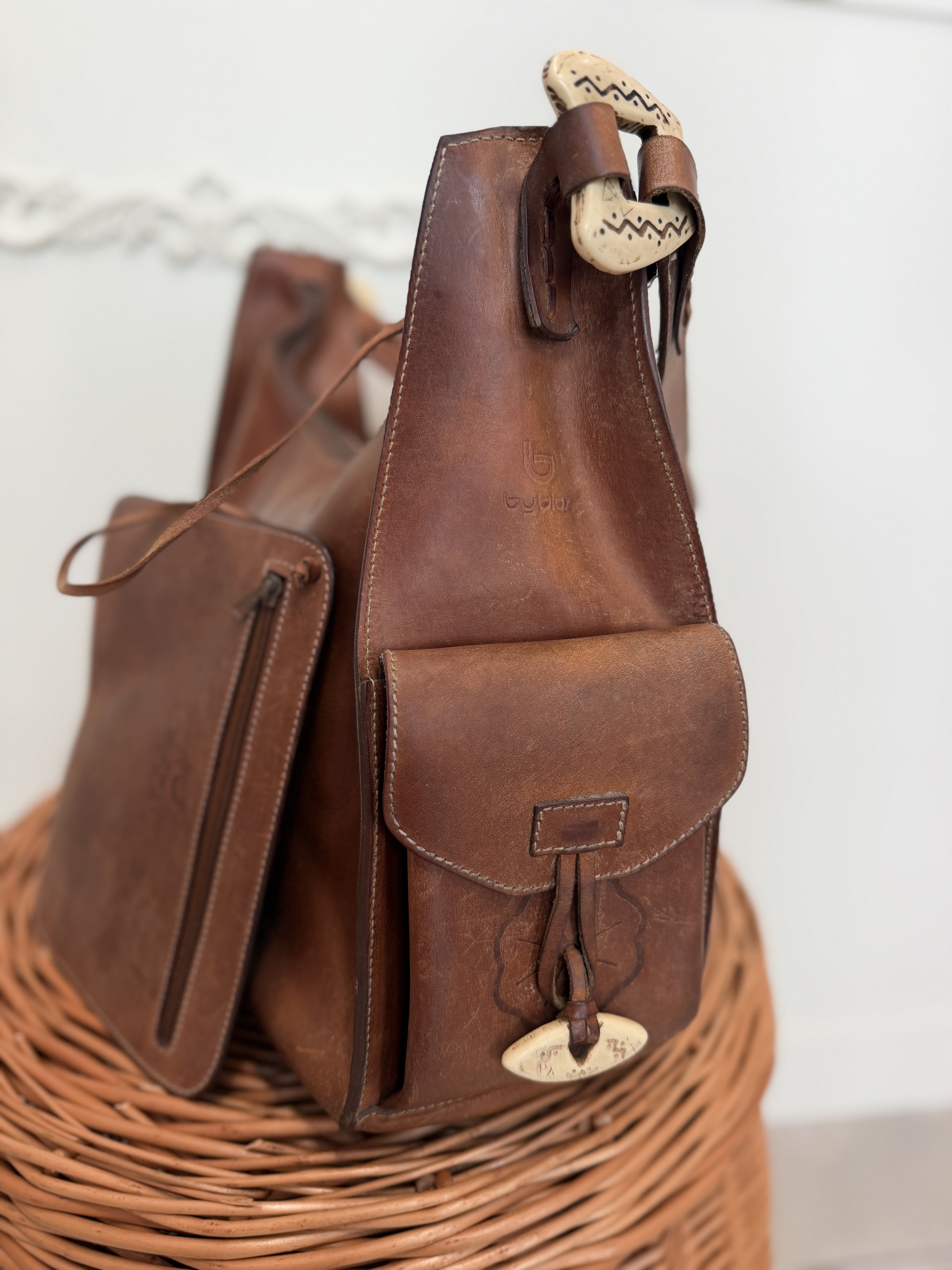 Vintage Byblos skórzana torebka hobo brązowa Made in Italy lata 90. (7)