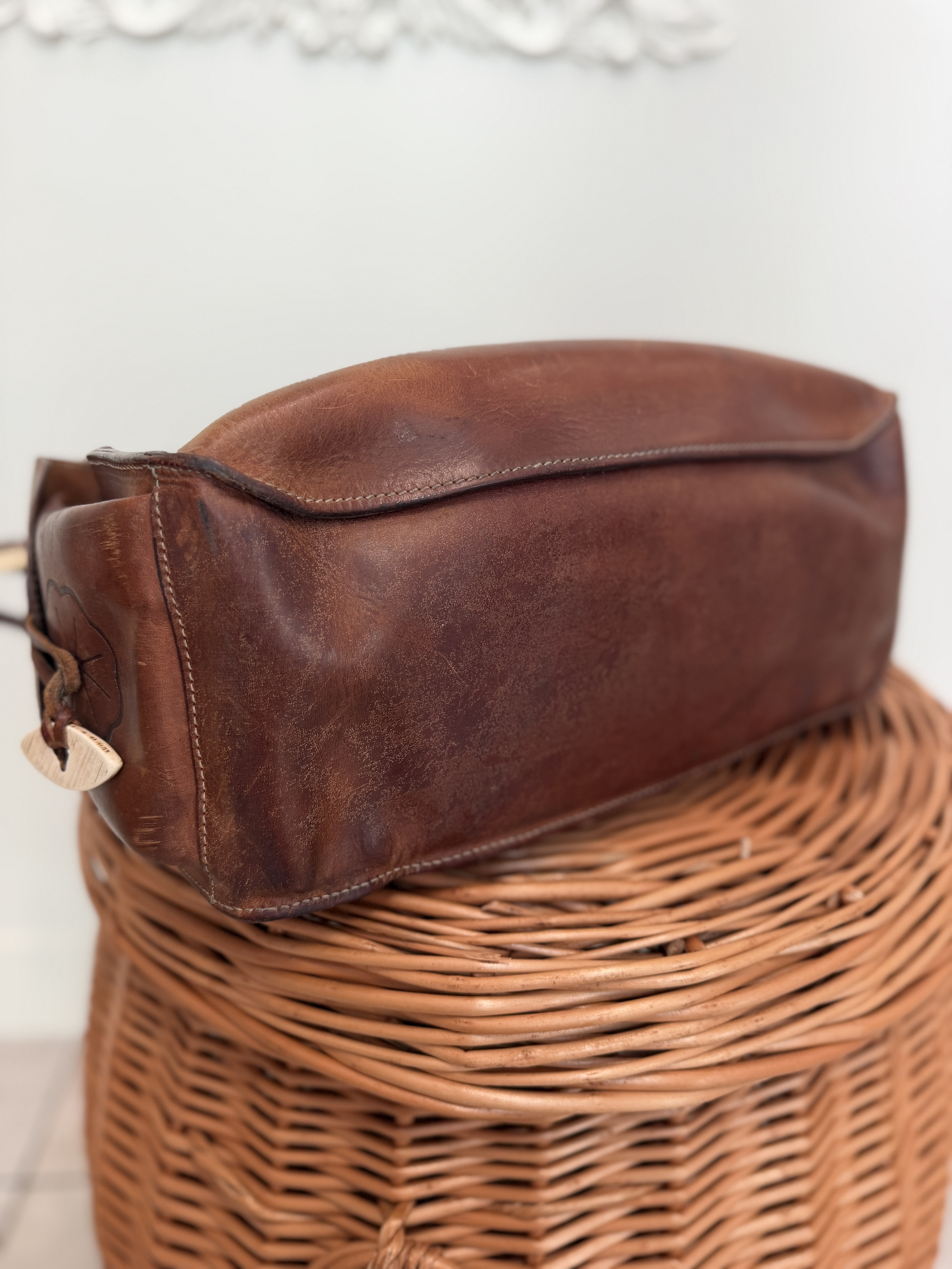 Vintage Byblos skórzana torebka hobo brązowa Made in Italy lata 90. (10)