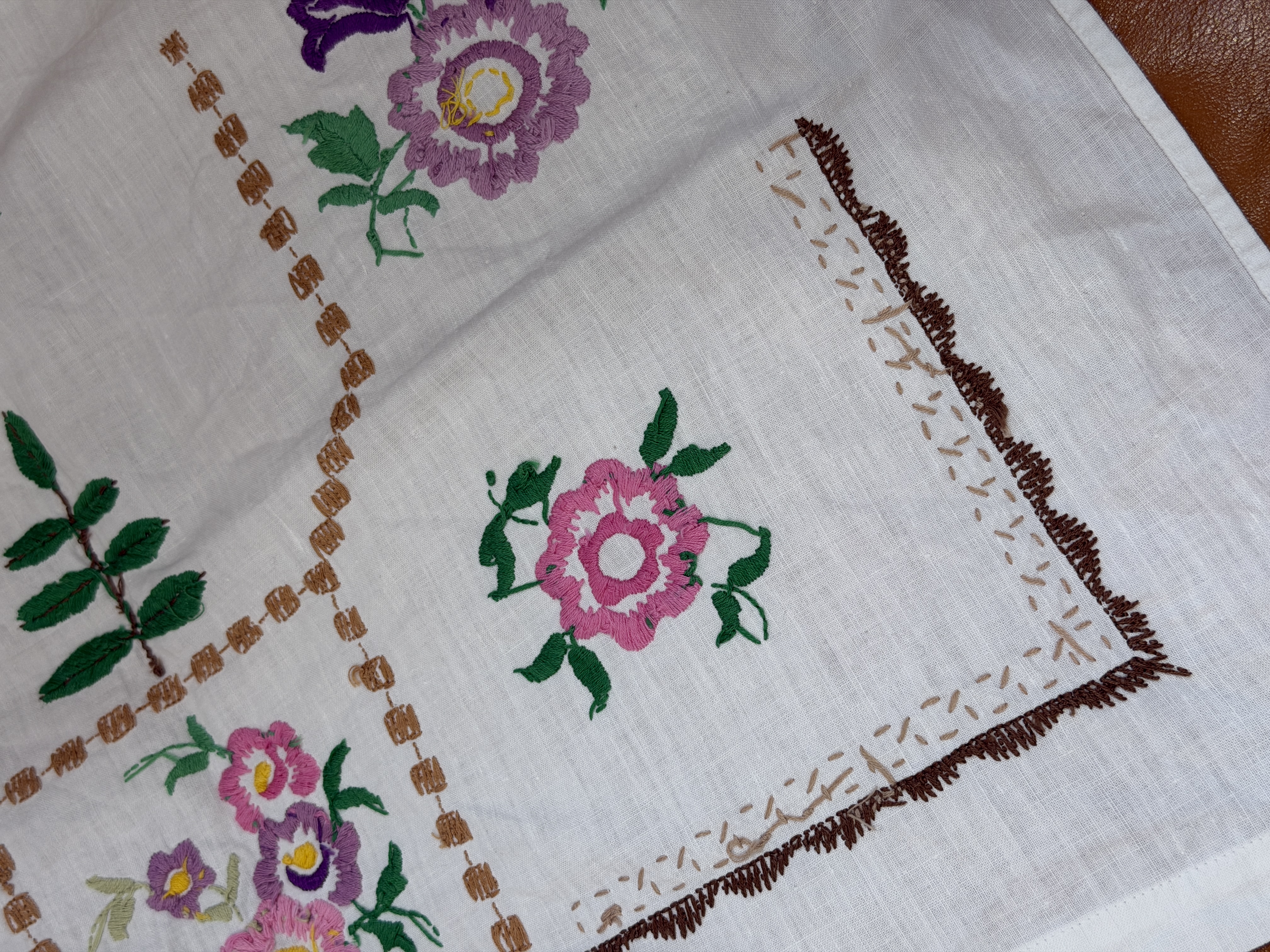 Vintage haftowana serweta na stół kwiaty folk 43 × 62 cm (7)