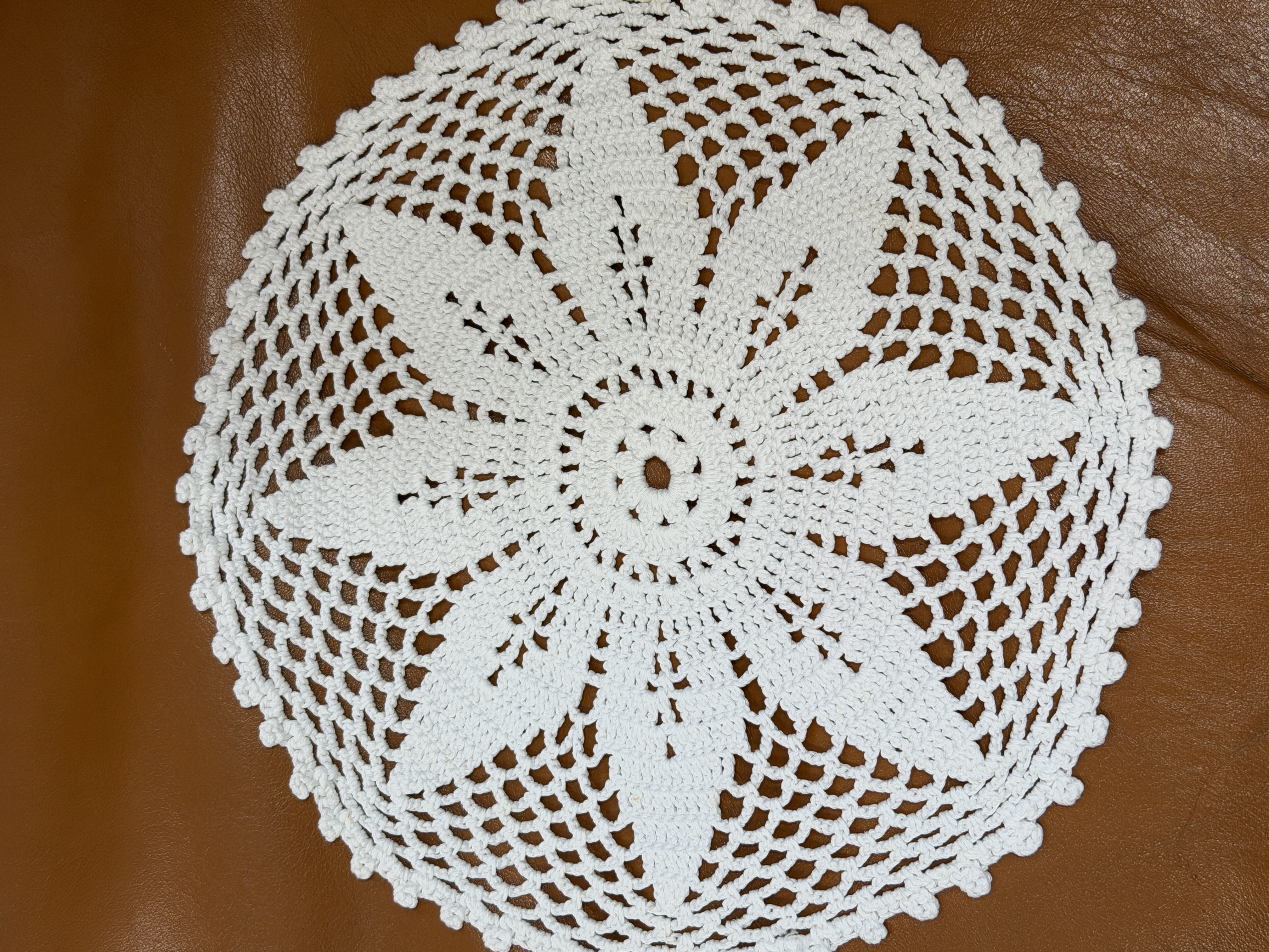 Okrągła serwetka szydełkowa vintage rękodzieło 26 cm