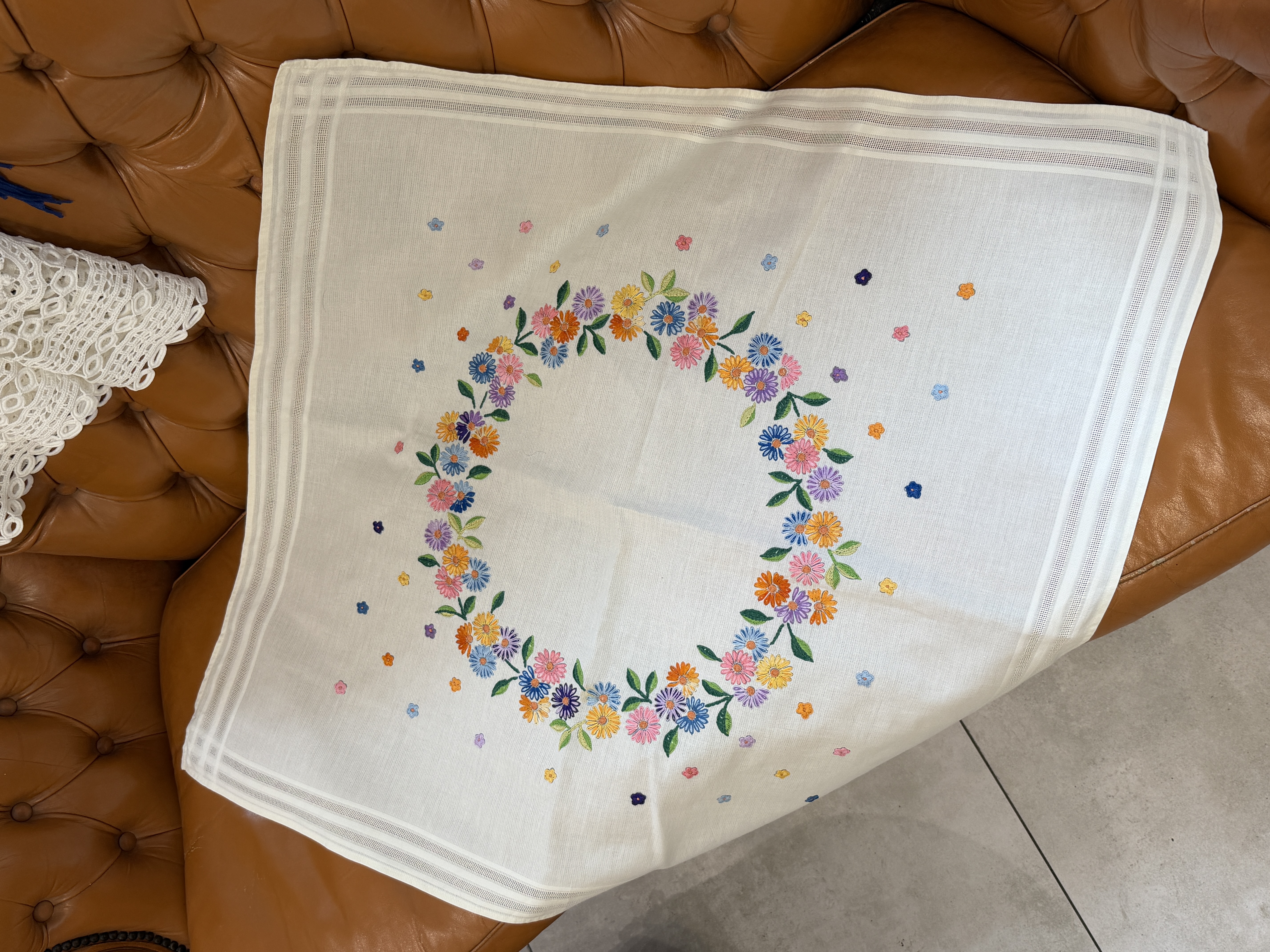 Vintage haftowany obrus Jobelan West Germany 100% bawełna 77 × 75 cm